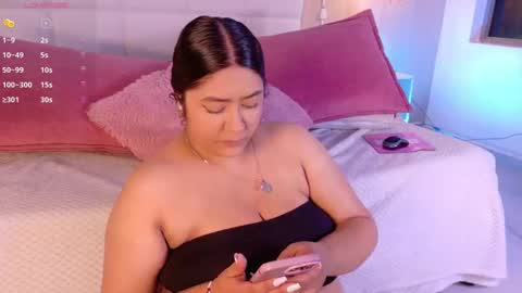 Snapshot of leah_bensoon chatting on 09-26-25, 02:54 Leah online show from 09-26-25, 02:54