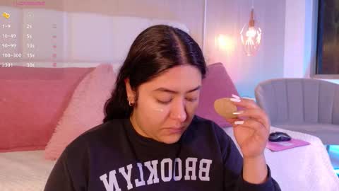 Snapshot of leah_bensoon chatting on 09-27-25, 02:55 Leah online show from 09-27-25, 02:55