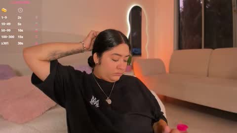 Snapshot of leah_bensoon chatting on 10-22-25, 02:50 Leah online show from 10-22-25, 02:50