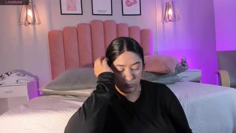 Snapshot of leah_bensoon chatting on 11-01-25, 04:42 Leah online show from 11-01-25, 04:42