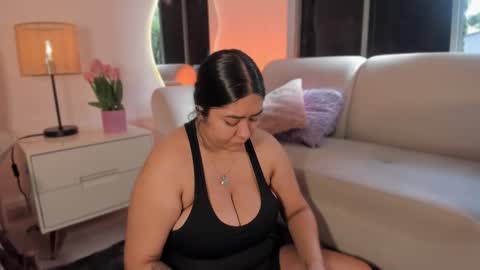 Snapshot of leah_bensoon chatting on 11-03-25, 01:45 Leah online show from 11-03-25, 01:45