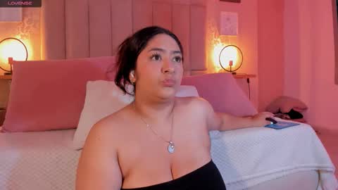 Snapshot of leah_bensoon chatting on 11-13-25, 01:54 Leah online show from 11-13-25, 01:54