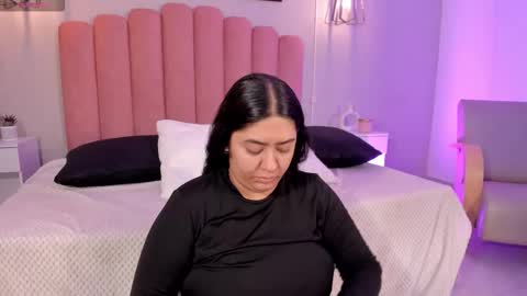 Snapshot of leah_bensoon chatting on 11-17-25, 01:28 Leah online show from 11-17-25, 01:28