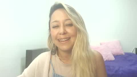 Snapshot of leah_susman chatting on 11-22-25, 01:37 leah_susman online show from 11-22-25, 01:37