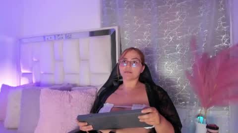 Snapshot of leahbarker chatting on 07-01-26, 03:41 Leah online show from 07-01-26, 03:41
