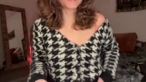 Snapshot of leahsparkles chatting on 12-18-25, 02:50 Leah Sparkles online show from 12-18-25, 02:50