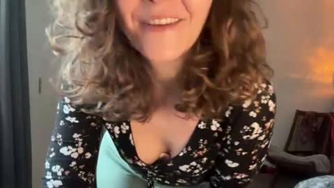 Snapshot of leahsparkles chatting on 03-22-26, 03:15 Leah Sparkles online show from 03-22-26, 03:15