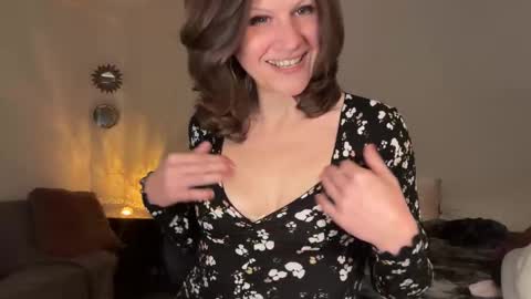 Snapshot of leahsparkles chatting on 04-07-26, 02:45 Leah Sparkles online show from 04-07-26, 02:45