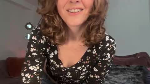 Snapshot of leahsparkles chatting on 04-09-26, 01:49 Leah Sparkles online show from 04-09-26, 01:49