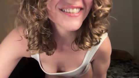 Snapshot of leahsparkles chatting on 04-16-26, 02:56 Leah Sparkles online show from 04-16-26, 02:56