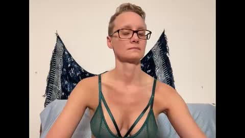 Snapshot of leahwilde chatting on 01-02-25, 10:55 Lee online show from 01-02-25, 10:55