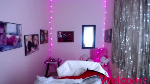 Snapshot of leandra_sex chatting on 02-14-25, 12:14 Leandra online show from 02-14-25, 12:14