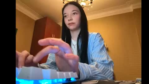 Eliza online show from 03-12-26, 04:02