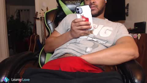 Snapshot of learoy chatting on 02-13-25, 02:45 Learoy online show from 02-13-25, 02:45