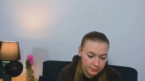 Lea online show from 10-14-25, 03:13
