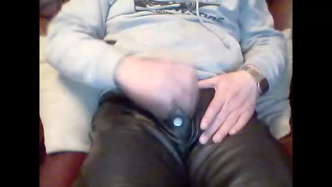 leatherpants68 online show from 03-12-26, 10:27