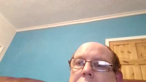 Snapshot of leatherpants68 chatting on 04-15-26, 09:15 leatherpants68 online show from 04-15-26, 09:15