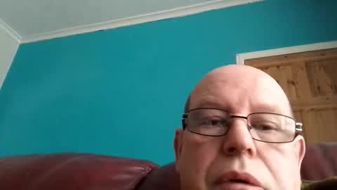 Snapshot of leatherpants68 chatting on 04-27-26, 03:32 leatherpants68 online show from 04-27-26, 03:32