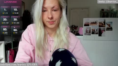 Snapshot of leavixx chatting on 12-23-24, 11:47 LeaVixx online show from 12-23-24, 11:47