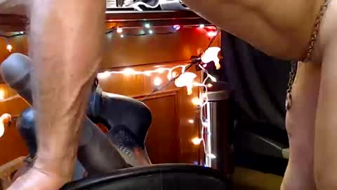 Snapshot of leecox777 chatting on 10-12-25, 01:59 Lee Cox online show from 10-12-25, 01:59