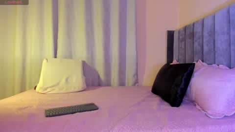 Snapshot of leena_q chatting on 07-24-26, 12:19 Leena online show from 07-24-26, 12:19