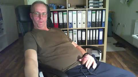 Dave online show from 10-18-25, 04:41