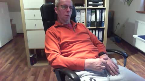 Snapshot of lefti27 chatting on 11-09-25, 01:31 Dave online show from 11-09-25, 01:31