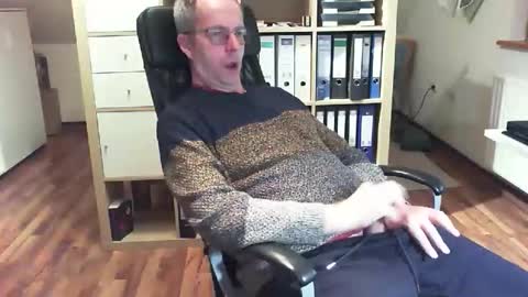 Snapshot of lefti27 chatting on 11-22-25, 09:36 Dave online show from 11-22-25, 09:36