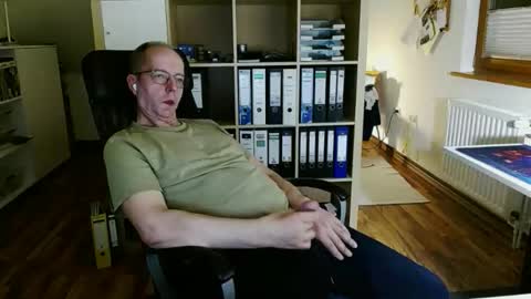 Snapshot of lefti27 chatting on 04-19-26, 09:39 Dave online show from 04-19-26, 09:39