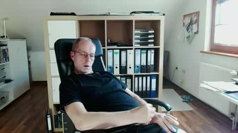 Snapshot of lefti27 chatting on 04-21-26, 03:50 Dave online show from 04-21-26, 03:50
