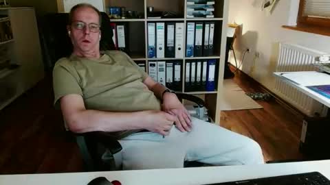 Snapshot of lefti27 chatting on 04-26-26, 08:39 Dave online show from 04-26-26, 08:39