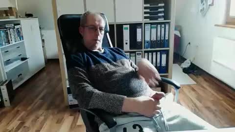 Snapshot of lefti27 chatting on 05-12-26, 03:31 Dave online show from 05-12-26, 03:31