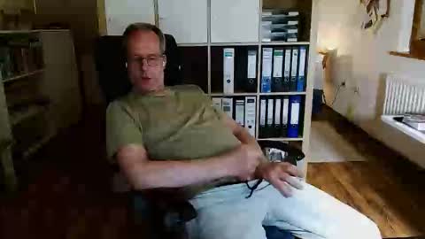 Snapshot of lefti27 chatting on 05-19-26, 09:54 Dave online show from 05-19-26, 09:54