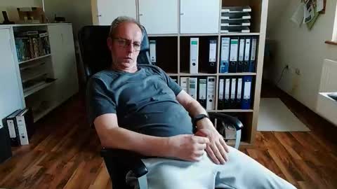 Snapshot of lefti27 chatting on 05-20-26, 03:40 Dave online show from 05-20-26, 03:40