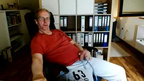 Snapshot of lefti27 chatting on 05-23-26, 11:20 Dave online show from 05-23-26, 11:20
