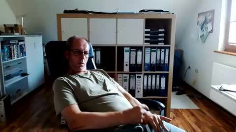 Snapshot of lefti27 chatting on 06-22-26, 03:20 Dave online show from 06-22-26, 03:20