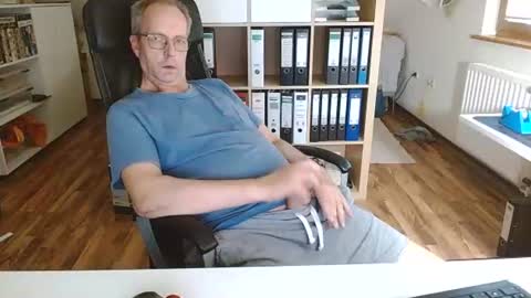Snapshot of lefti27 chatting on 07-11-26, 02:20 Dave online show from 07-11-26, 02:20