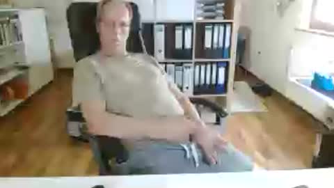 Snapshot of lefti27 chatting on 07-14-26, 04:02 Dave online show from 07-14-26, 04:02