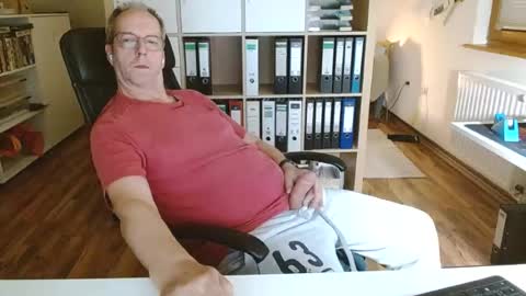 Snapshot of lefti27 chatting on 07-22-26, 09:39 Dave online show from 07-22-26, 09:39