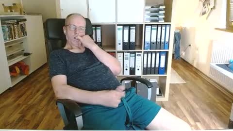 Snapshot of lefti27 chatting on 07-26-26, 09:43 Dave online show from 07-26-26, 09:43