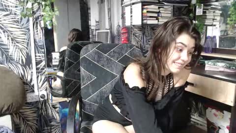 Snapshot of legenda_liya chatting on 10-16-25, 02:51 Liya online show from 10-16-25, 02:51