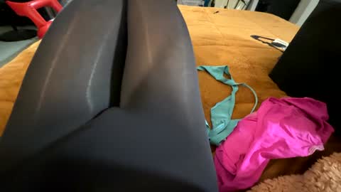 Snapshot of leggingslover7 chatting on 12-04-24, 12:41 leggingslover7 online show from 12-04-24, 12:41