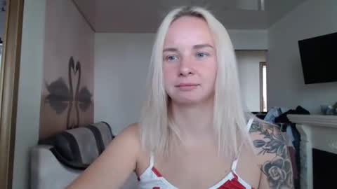 Snapshot of leggywily25 chatting on 09-23-25, 10:07 leggywily25 online show from 09-23-25, 10:07