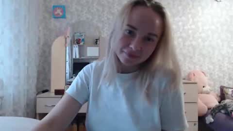 Snapshot of leggywily25 chatting on 10-21-25, 10:27 leggywily25 online show from 10-21-25, 10:27