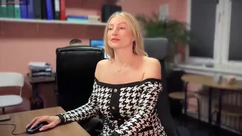 LegsLONG online show from 01-12-26, 05:23