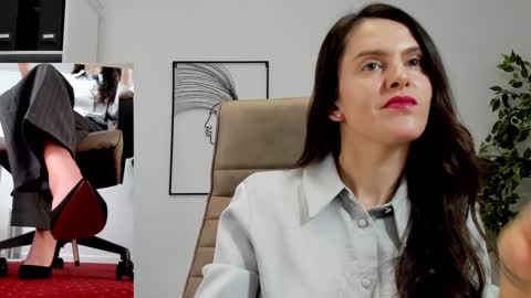 Elle  online show from 12-12-24, 11:07