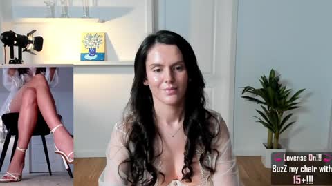 Elle  online show from 12-21-24, 02:04