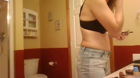 Snapshot of legzbailey chatting on 09-23-25, 02:03 taylor babe1 online show from 09-23-25, 02:03