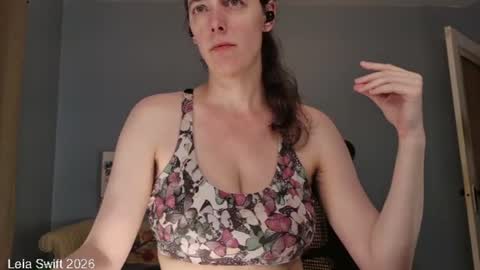 Snapshot of leiaswift chatting on 06-18-26, 09:58 Leia Swift online show from 06-18-26, 09:58
