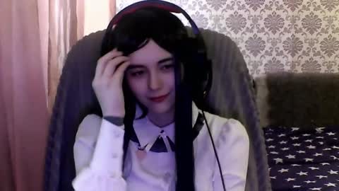 Snapshot of leigharedcross chatting on 02-11-26, 06:40 Viola online show from 02-11-26, 06:40